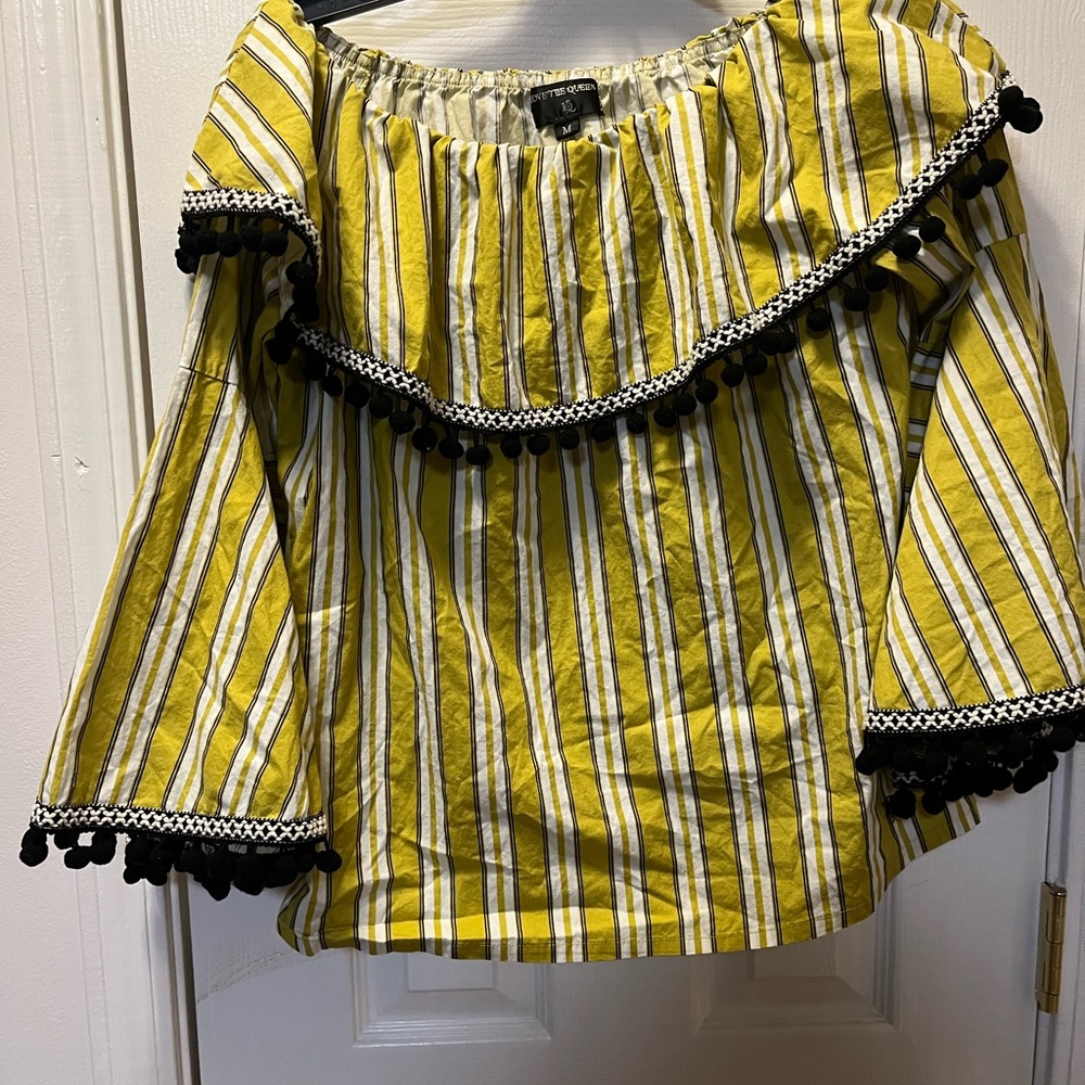 Love The Queen LTQ yellow and black top size medium